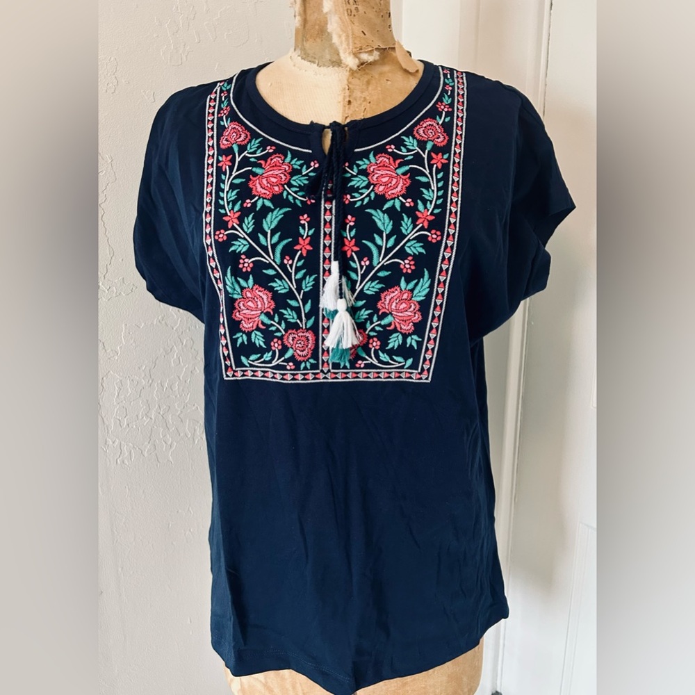 NWT Soft cotton t with printed floral yoke and tassels at neck line